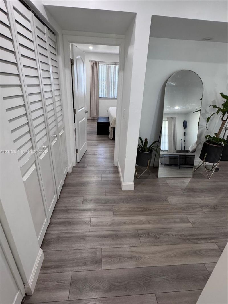 8550 Byron Ave, Unit 2G, Miami Beach, FL 33141 Photo