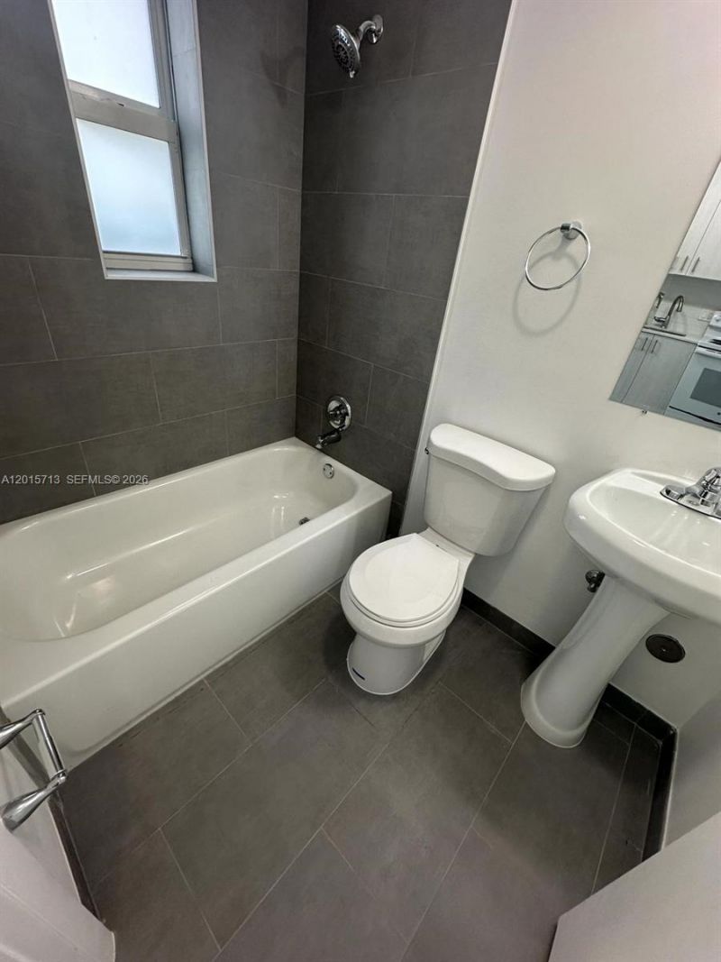 1535 NW 1st Pl , Unit 10, Miami, FL 33136 Photo