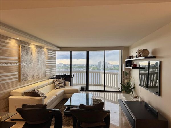 1000 Island Blvd , Unit 2512, Aventura, FL 33160