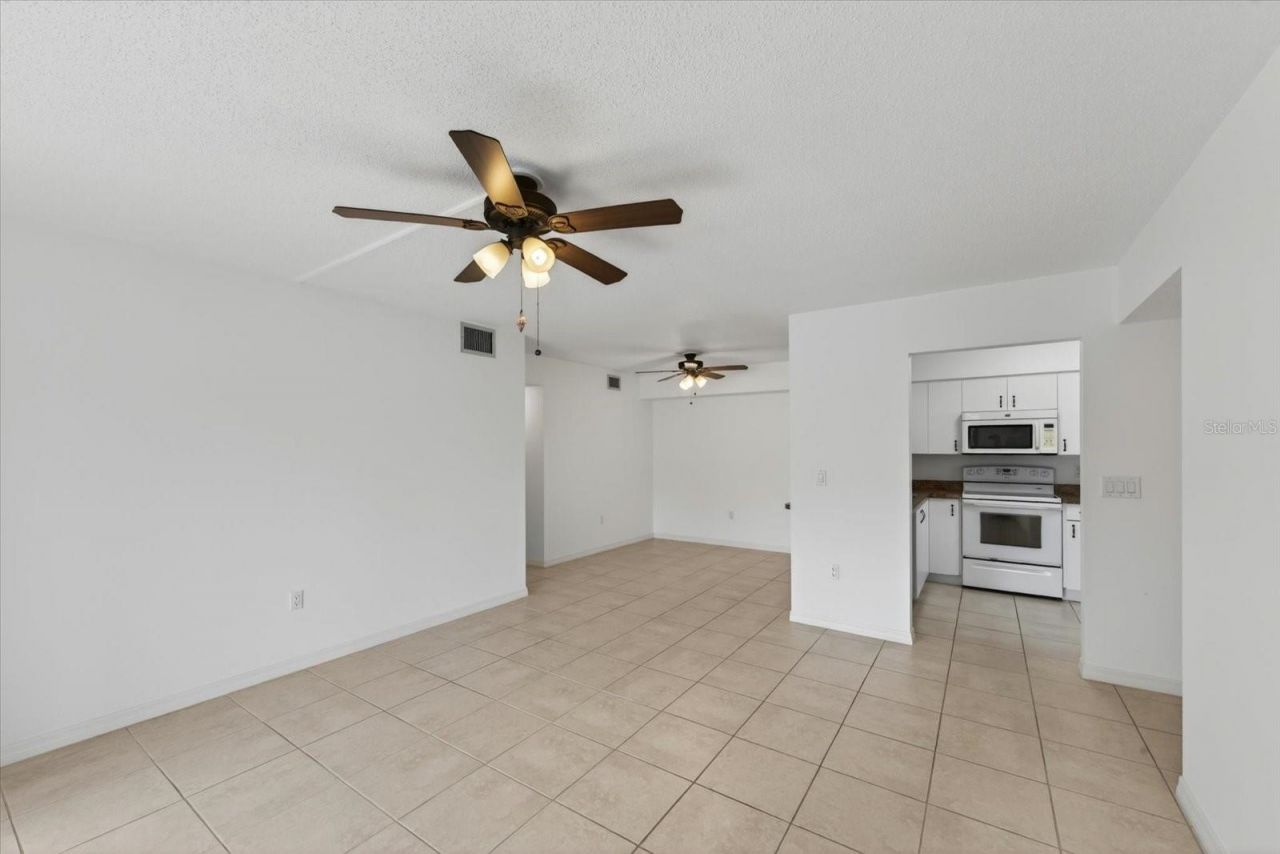 5735 Gardens Drive, Unit 5735, Sarasota, FL 34243 Photo
