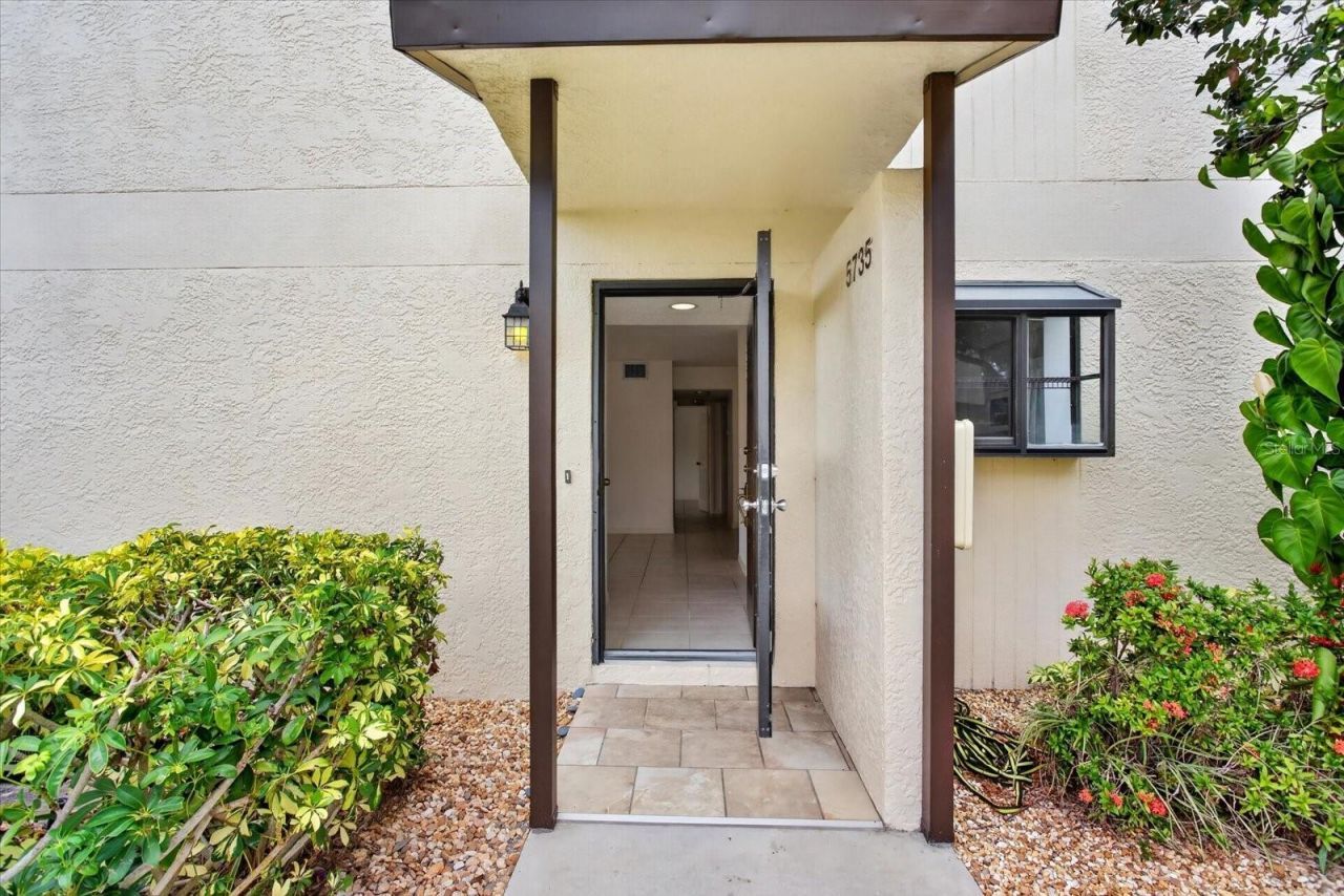 5735 Gardens Drive, Unit 5735, Sarasota, FL 34243 Photo
