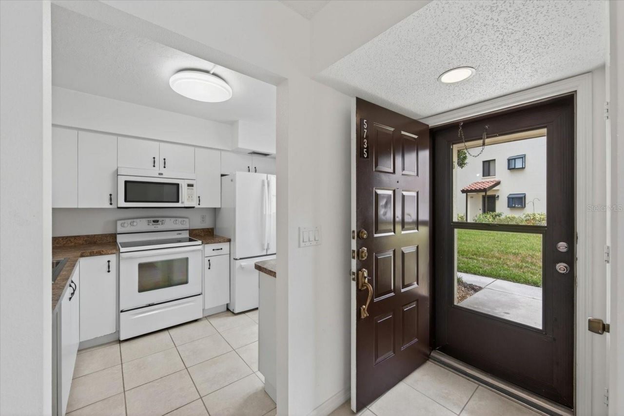 5735 Gardens Drive, Unit 5735, Sarasota, FL 34243 Photo