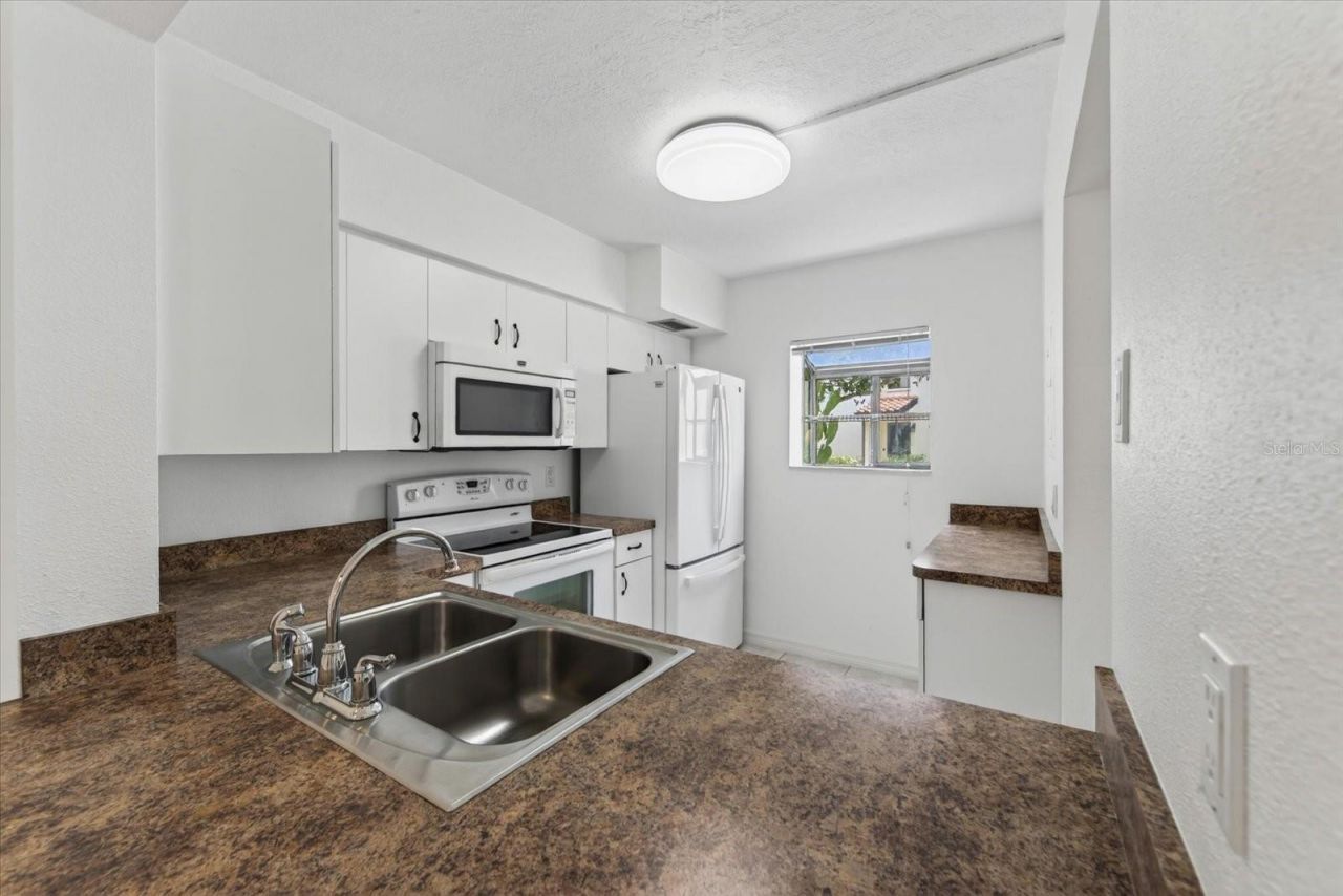 5735 Gardens Drive, Unit 5735, Sarasota, FL 34243 Photo