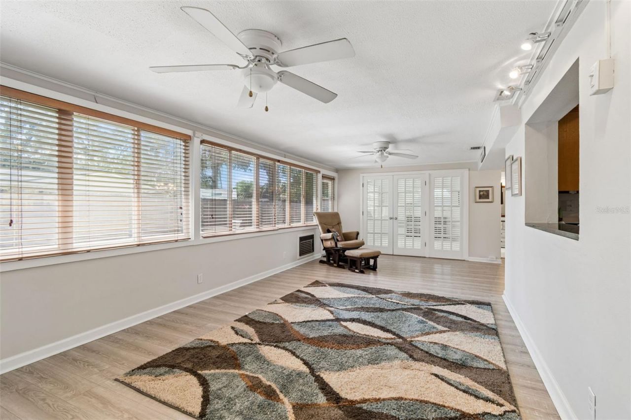 546 Gershwin Drive, Largo, FL 33771 Photo