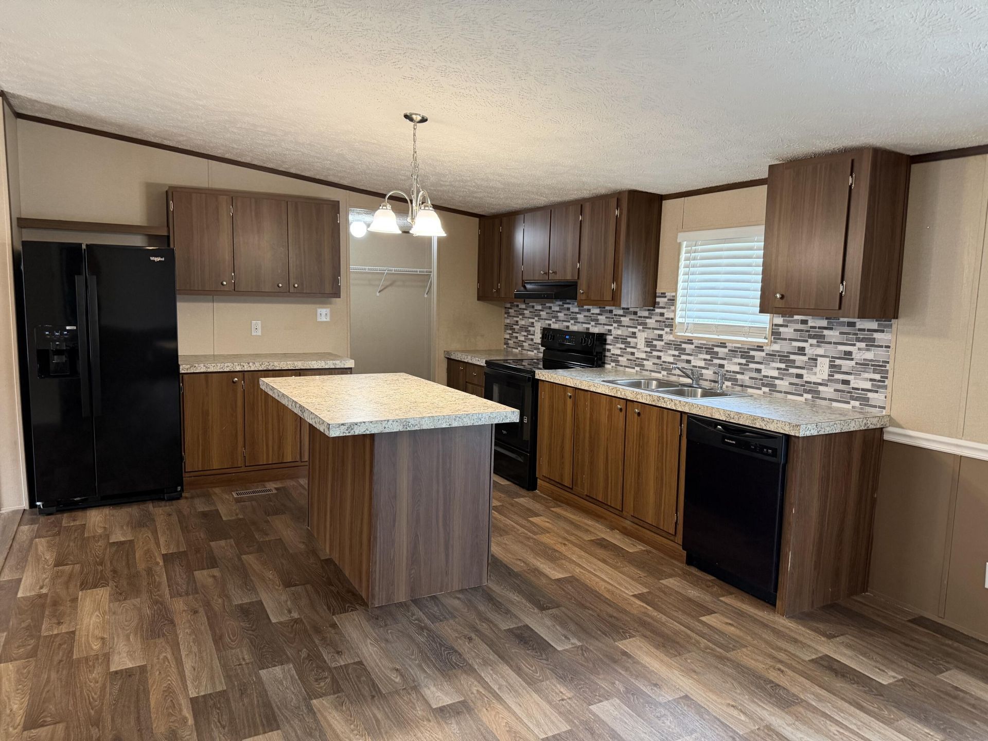 4616 Easy Street Photo 6