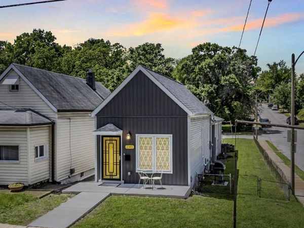 2301 Sulphur Avenue , St Louis, MO 63139