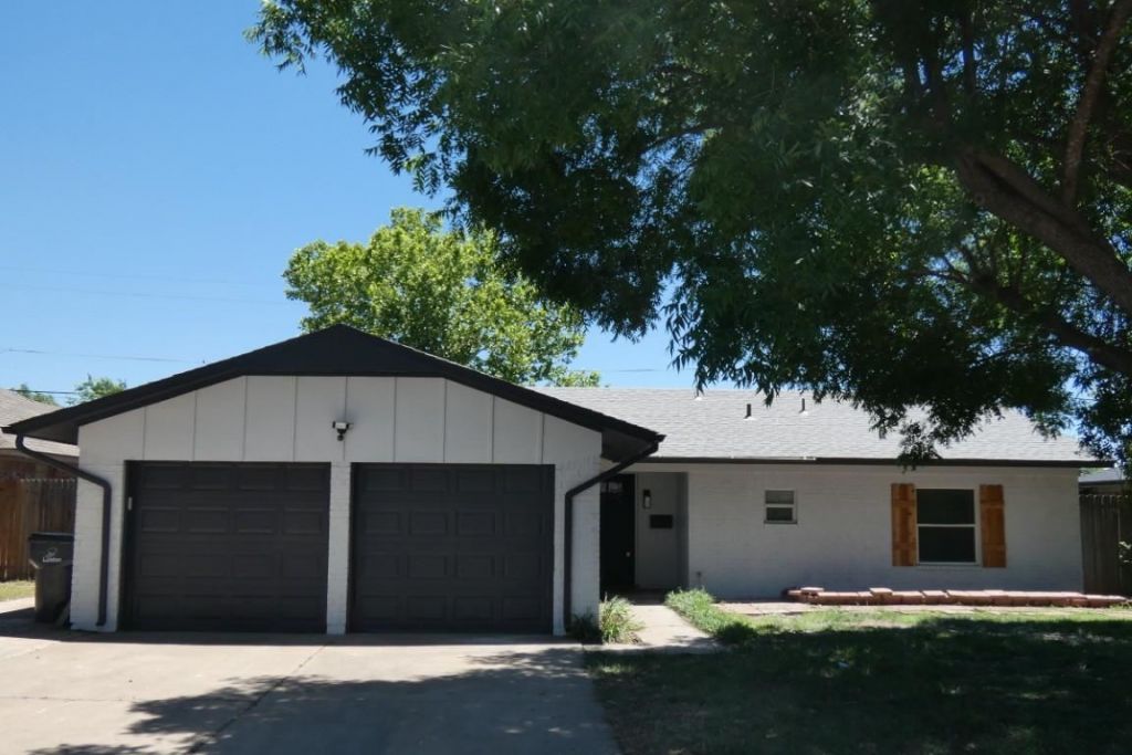 1907 NW Great Plains Blvd, Lawton, OK 73505 Main Photo