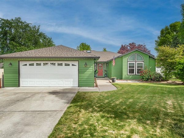 1841 Cascadia Circle, Medford, OR 97504