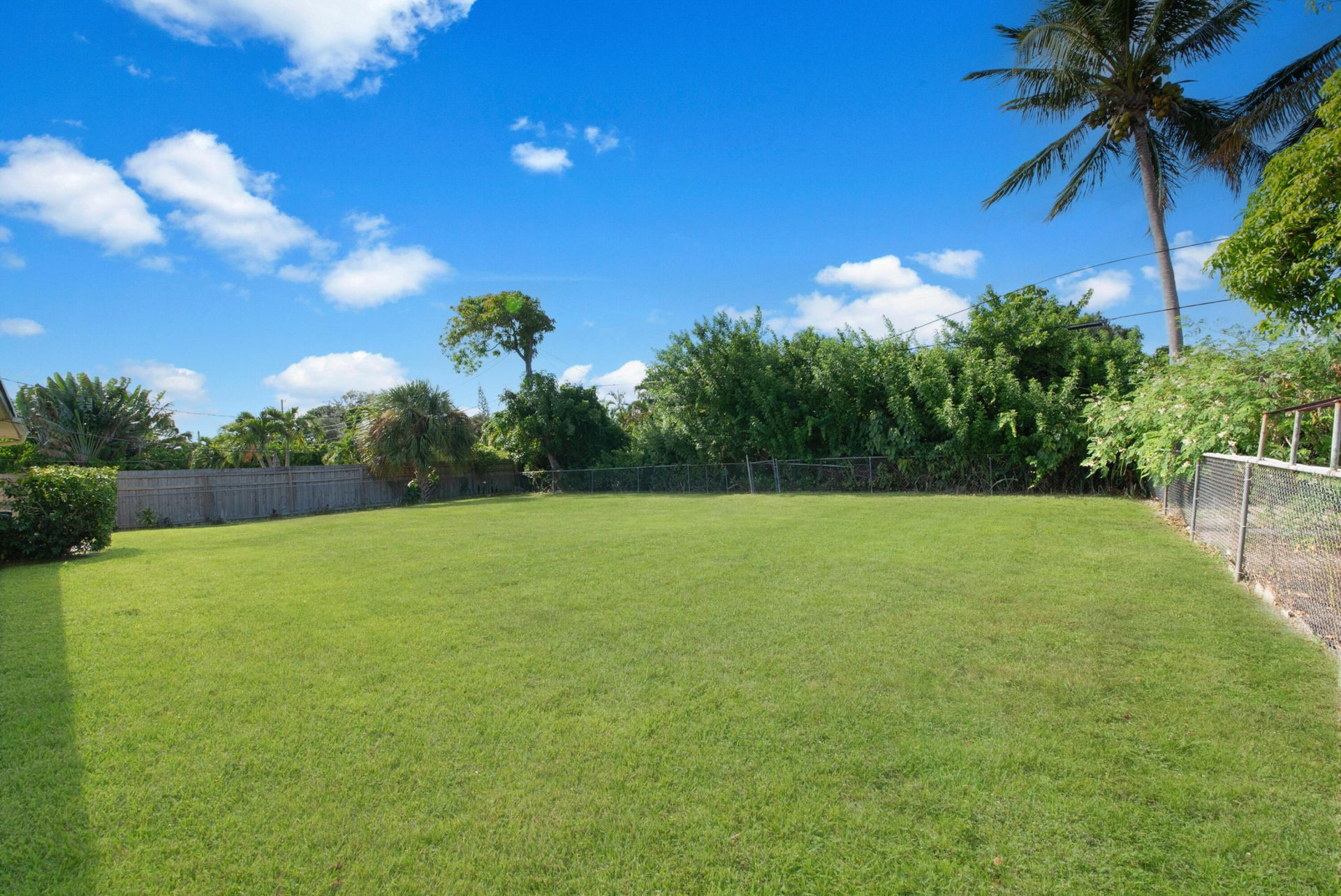 2022 Collier Avenue, Lake Worth, FL 33461 Photo
