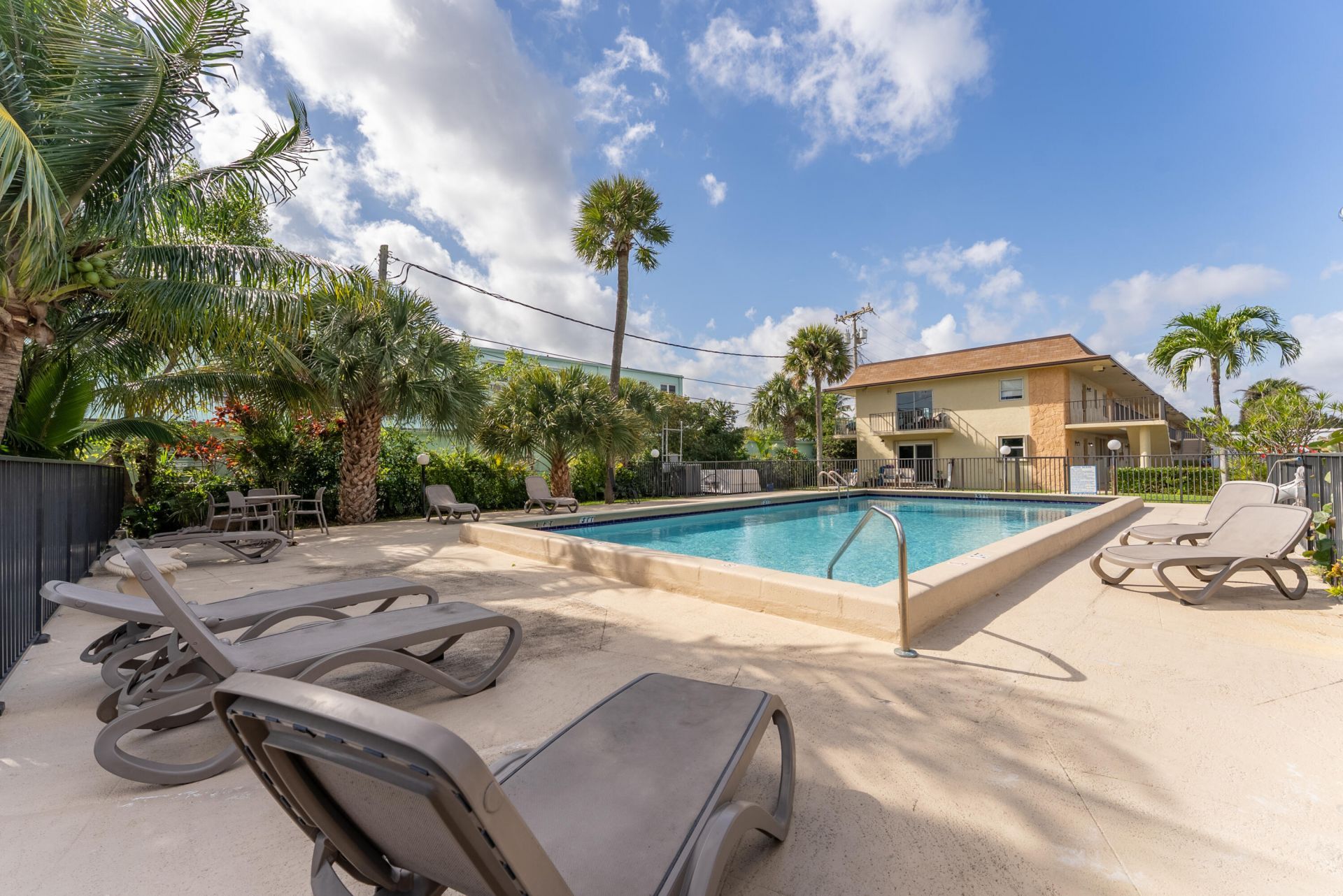720 N Dixie Highway, Unit 603, Lantana, FL 33462 Photo