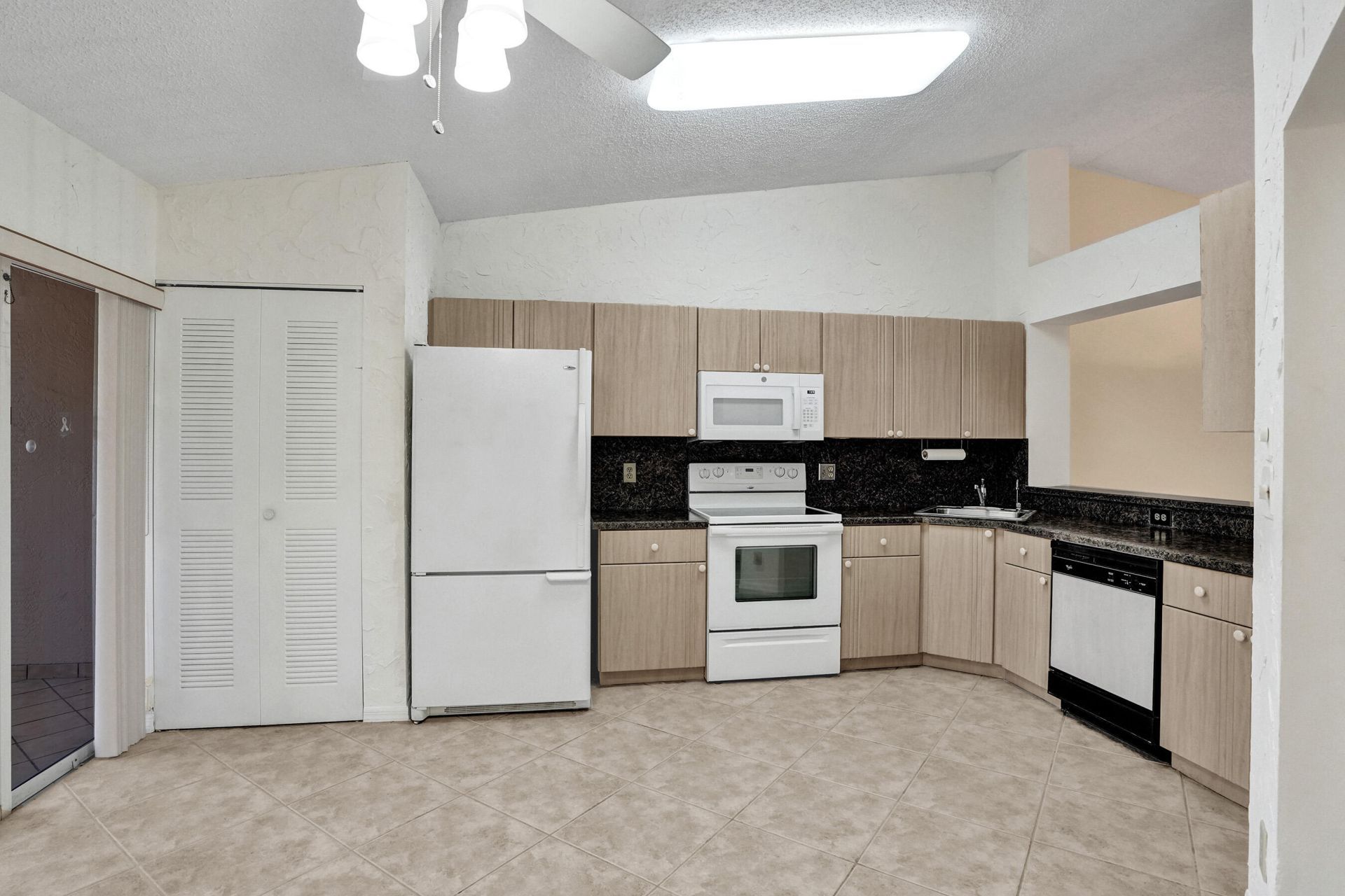 7243 S Devon Drive, Tamarac, FL 33321 Photo
