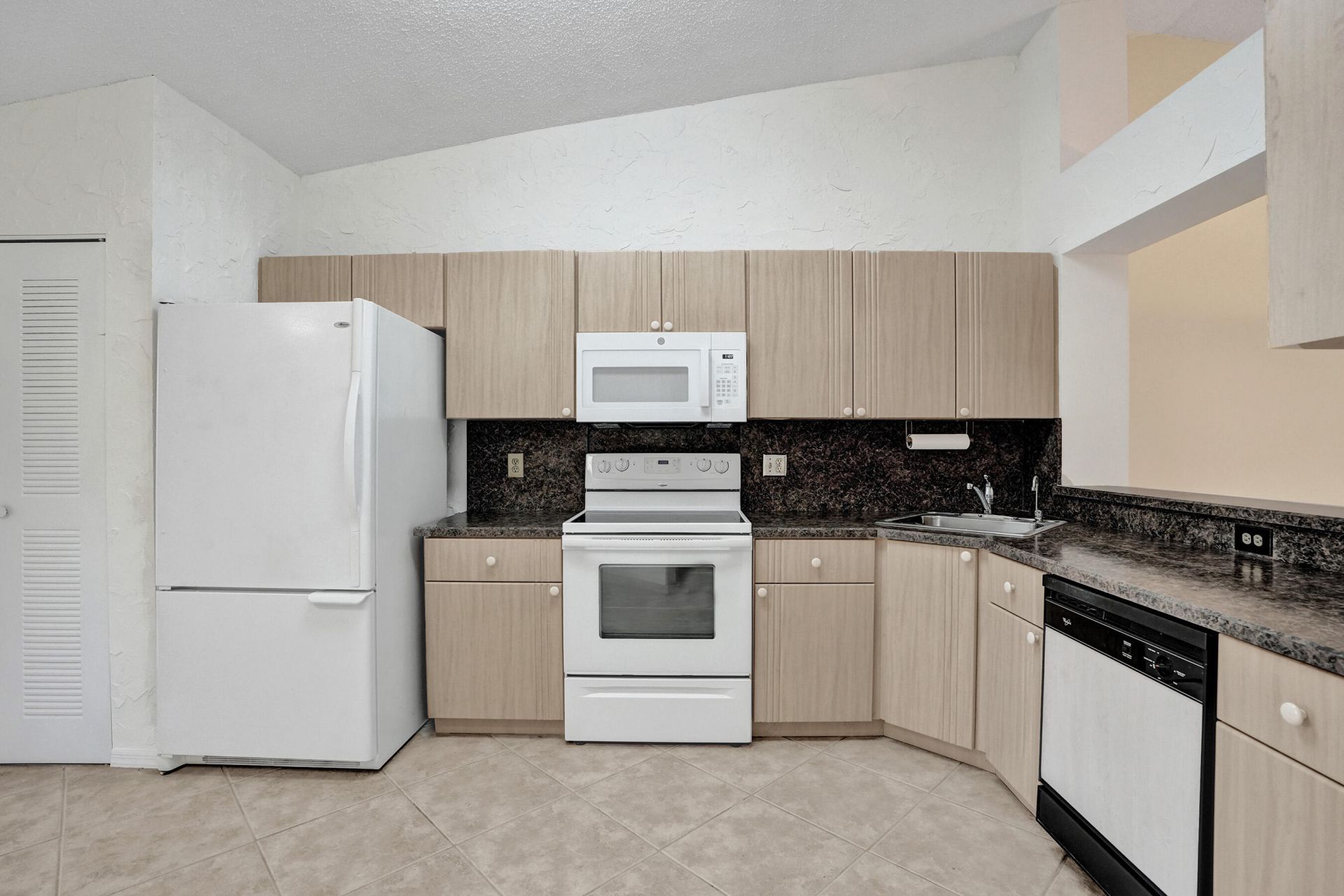 7243 S Devon Drive, Tamarac, FL 33321 Photo