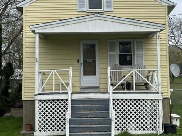 62 Hull St, Seekonk, MA 02771