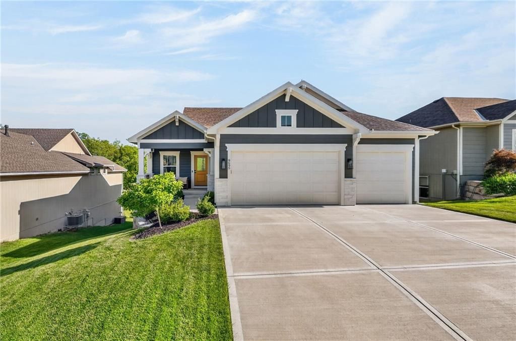 8695 NW 74th Street, Kansas City, MO 64152 Main Photo