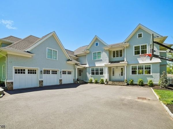 132 Hartshorn Dr, Millburn, NJ 07078