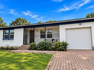 4244 Carol Avenue, Fort Worth, TX 76105