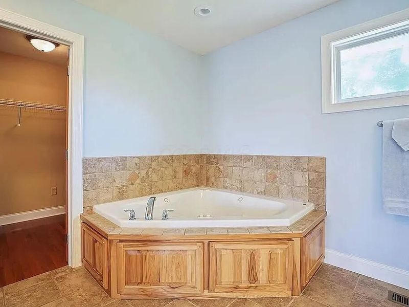 3846 Apple Valley Drive, Howard, OH 43028 Photo 13