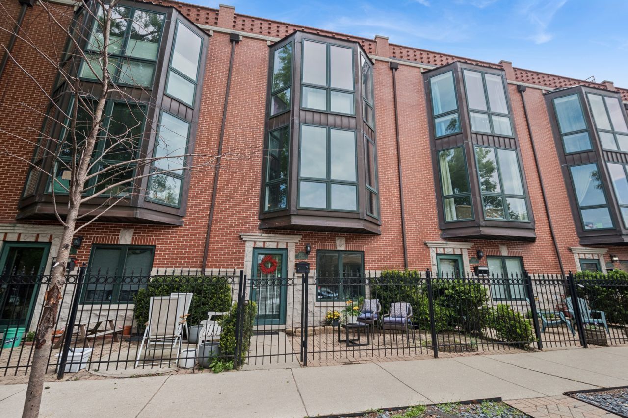2007 N Hoyne Avenue, Chicago, IL 60647 Main Photo