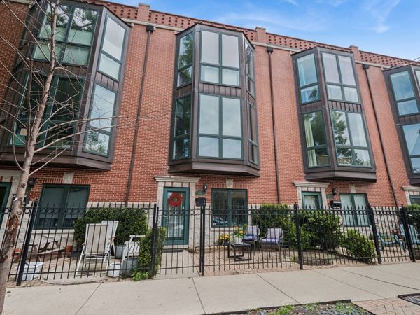 2007 N Hoyne Avenue , Chicago, IL 60647