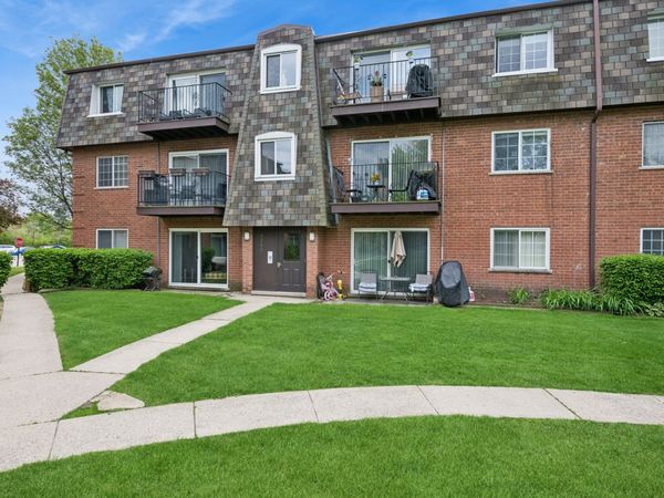 9352 Bay Colony Drive , Unit 1E, Des Plaines, IL 60016