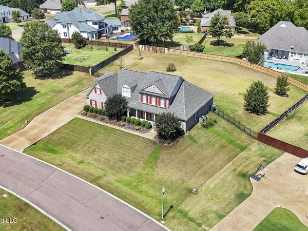 2830 S Manning Circle, Nesbit, MS 38651