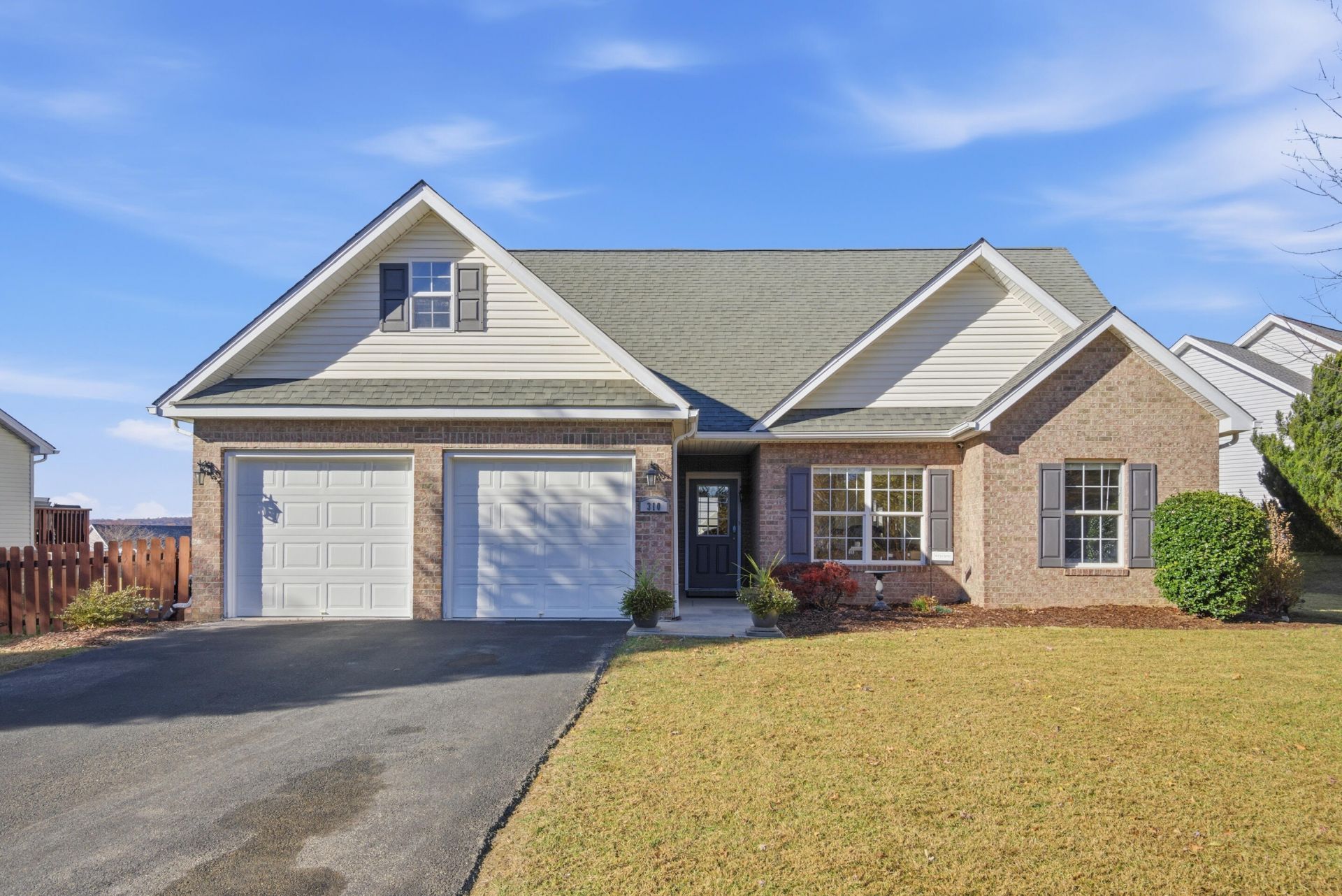 310 Windsor Dr Nw, Christiansburg, VA 24073 Main Photo