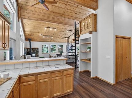 10694 Laurelwood Drive, Truckee, CA 96161 Photo