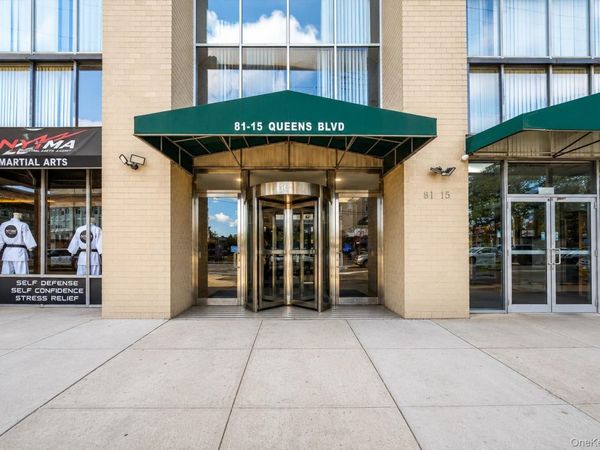 81-15 Queens boulevard 7C , Elmhurst, NY 11373