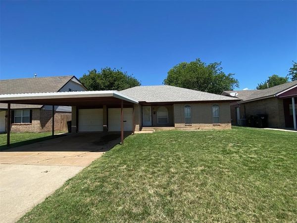 1057 NW 7th Street, Moore, OK 73160