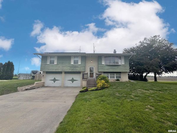 1701 N WOODBINE Circle, Galesburg, IL 61401