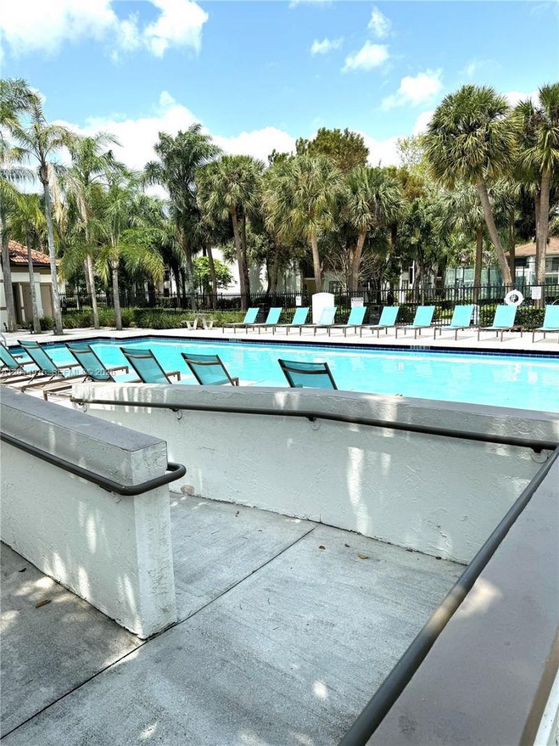 520 S Park Rd, Unit 16-12, Hollywood, FL 33021 Photo