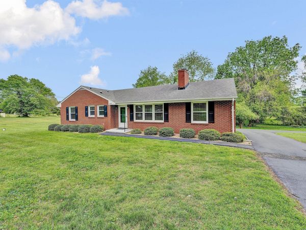 6915 Tinkerdale RD, Roanoke, VA 24019