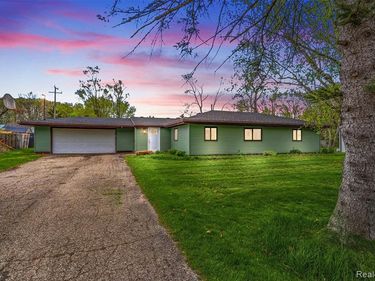 5710 Lake Grove Drive, White Lake Twp, MI 48383