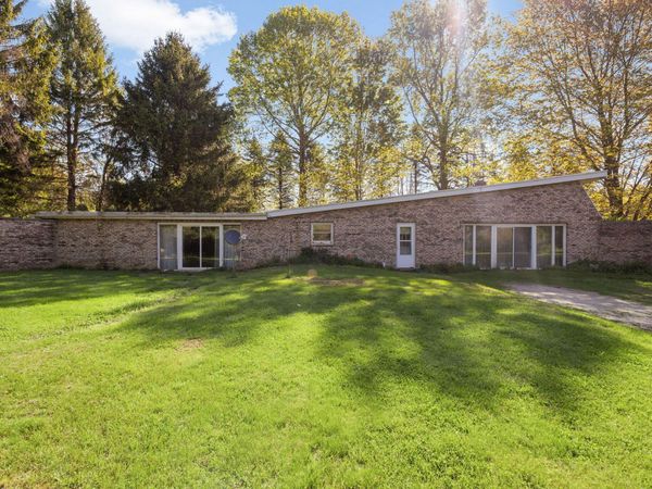 1233 E 800 N , La Porte, IN 46350