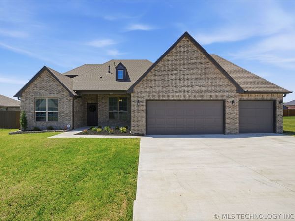 150 Phillips Street , Skiatook, OK 74070
