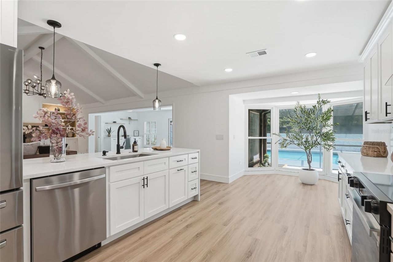 2540 Laurelwood Lane , Valrico, FL 33596 Photo