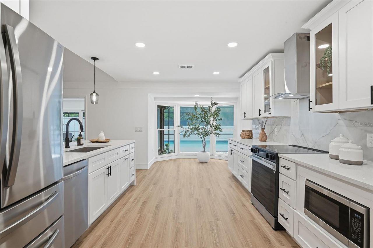 2540 Laurelwood Lane , Valrico, FL 33596 Photo