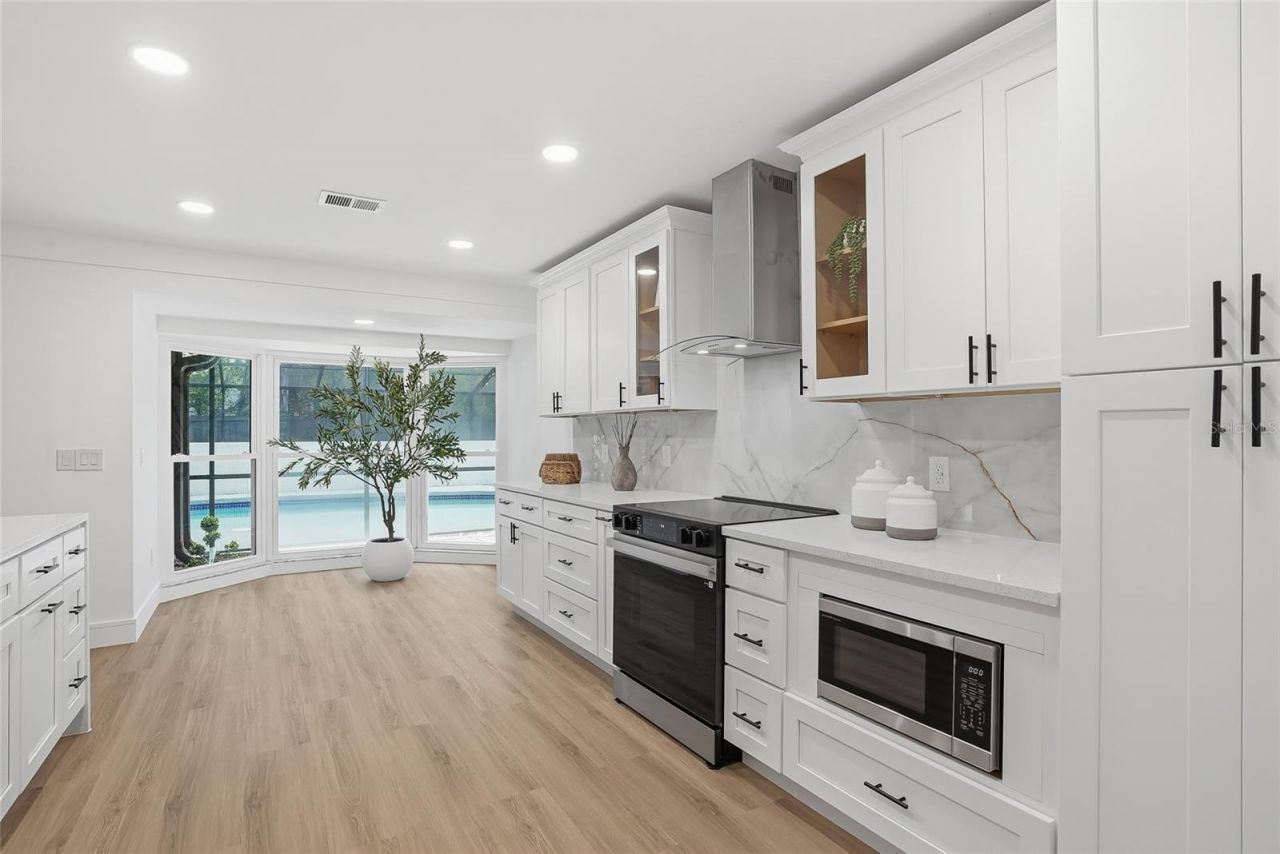 2540 Laurelwood Lane , Valrico, FL 33596 Photo