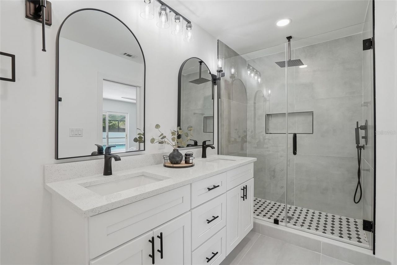 2540 Laurelwood Lane , Valrico, FL 33596 Photo