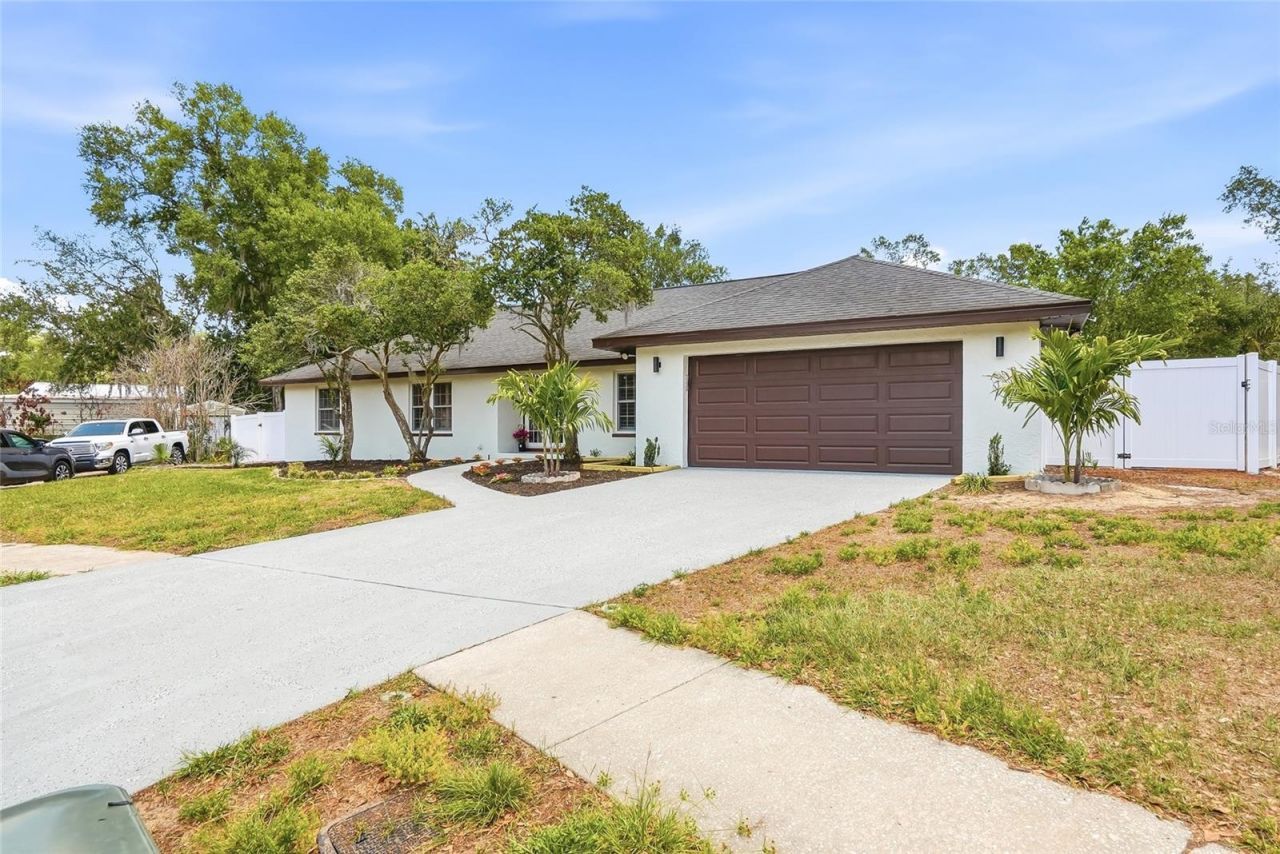 2540 Laurelwood Lane , Valrico, FL 33596 Photo