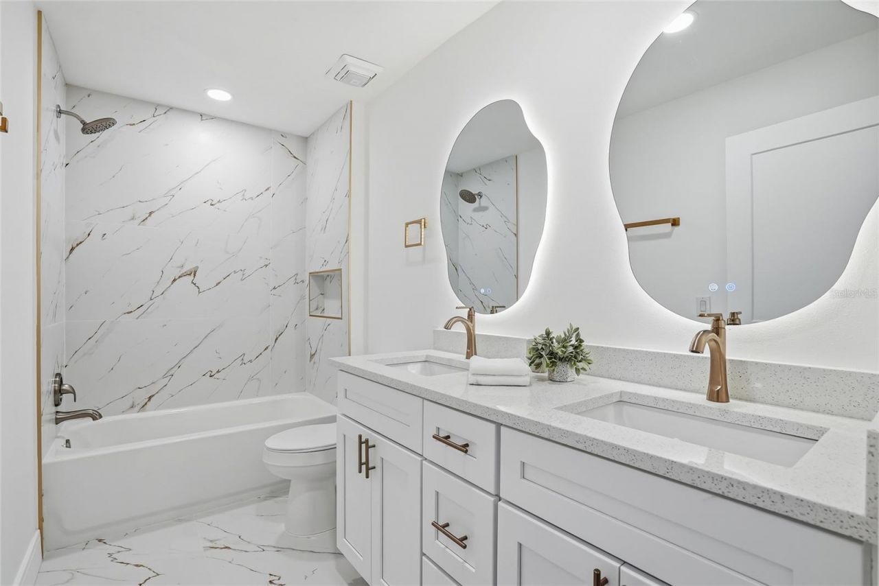 2540 Laurelwood Lane , Valrico, FL 33596 Photo