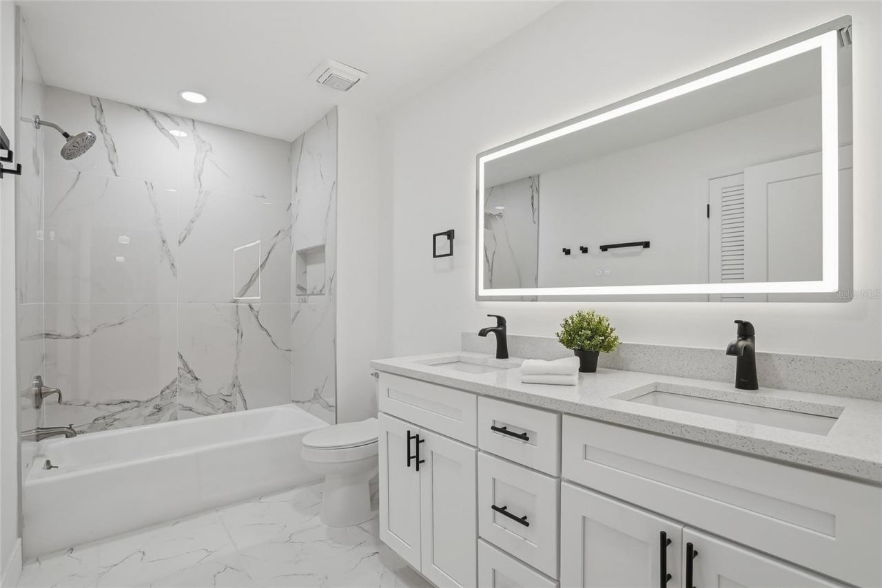 2540 Laurelwood Lane , Valrico, FL 33596 Photo