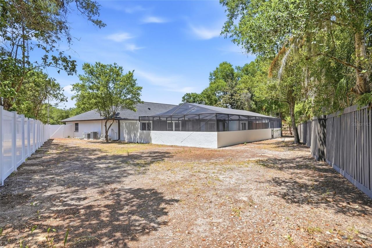 2540 Laurelwood Lane , Valrico, FL 33596 Photo
