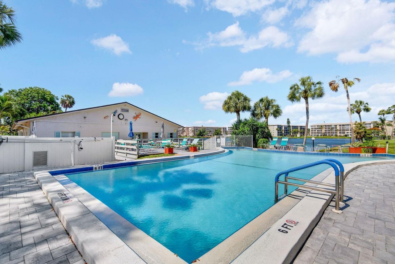 3344 Lake Bayshore Drive, Unit P205, Bradenton, FL 34205 Photo