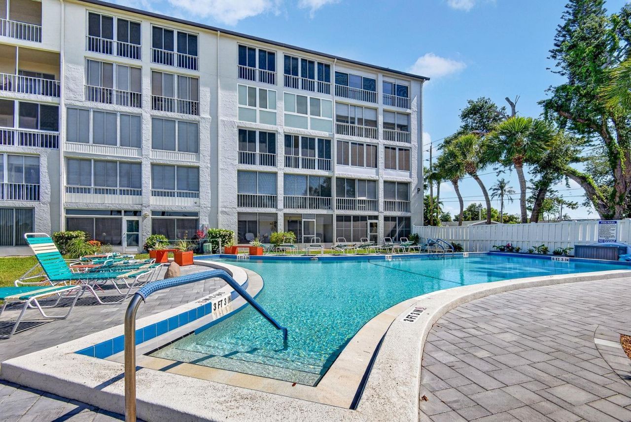 3344 Lake Bayshore Drive, Unit P205, Bradenton, FL 34205 Photo