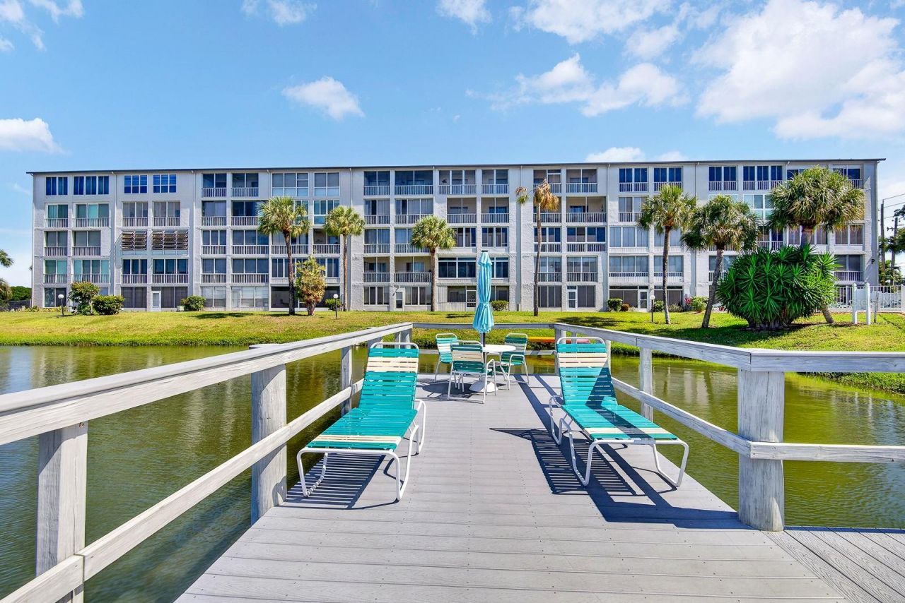 3344 Lake Bayshore Drive, Unit P205, Bradenton, FL 34205 Photo