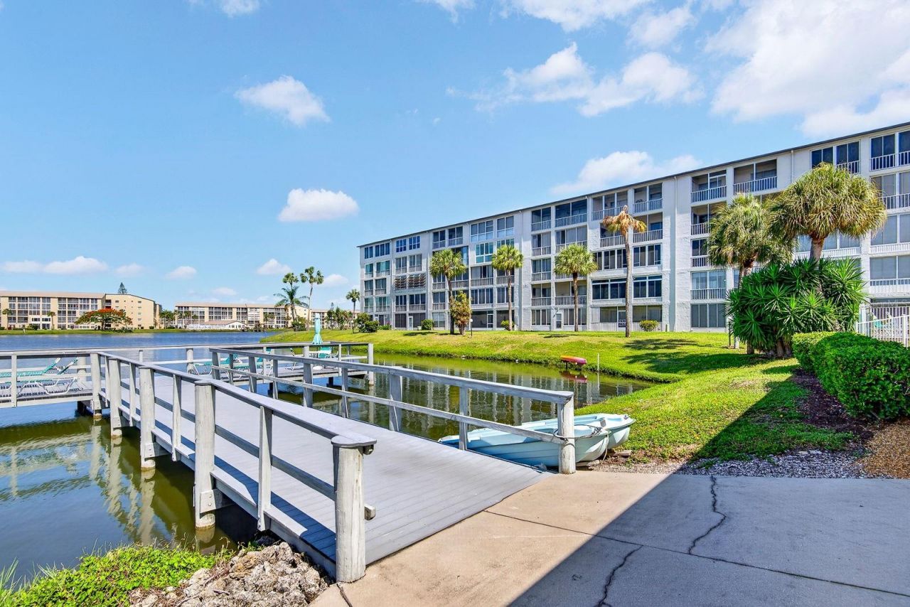 3344 Lake Bayshore Drive, Unit P205, Bradenton, FL 34205 Photo