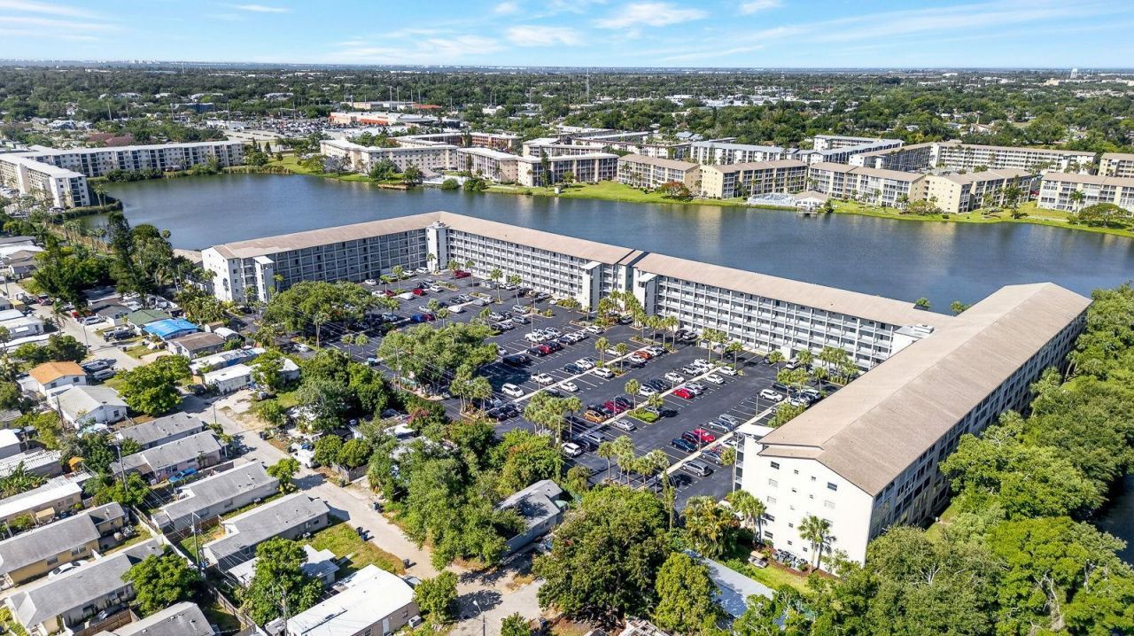 3344 Lake Bayshore Drive, Unit P205, Bradenton, FL 34205 Photo