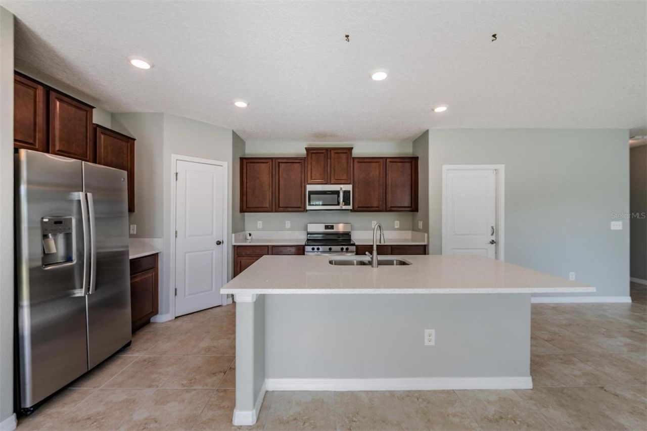 253 Cascade Bend Drive , Ruskin, FL 33570 Photo