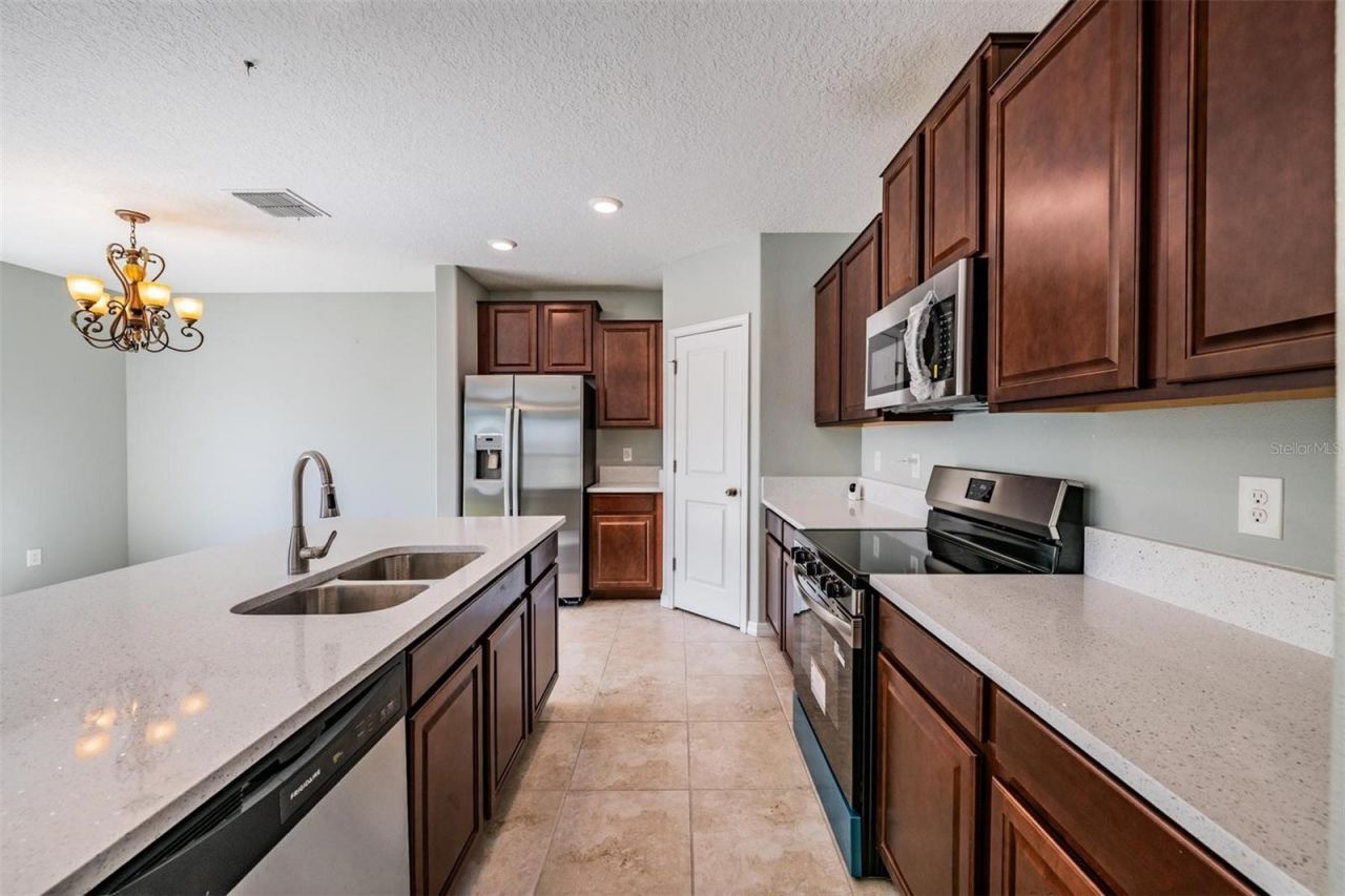253 Cascade Bend Drive , Ruskin, FL 33570 Photo